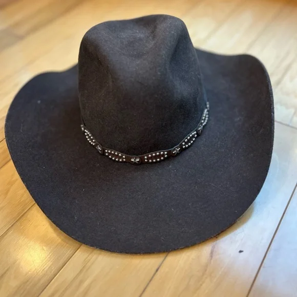 Cowgirl Cowboy Western Felt Hat with star studded band - Picture 3 of 9